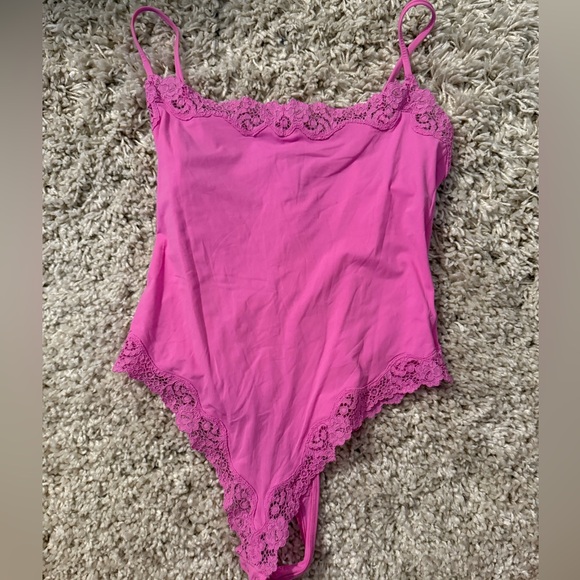 RARE SKIMS Fits Everybody Lace Bodysuit Valentine’s Collection - Picture 4 of 7